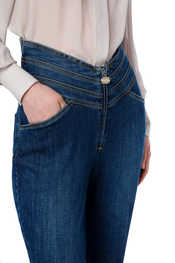 Jeans a vita alta con fascia in vita e logo - Elisabetta Franchi® Outlet