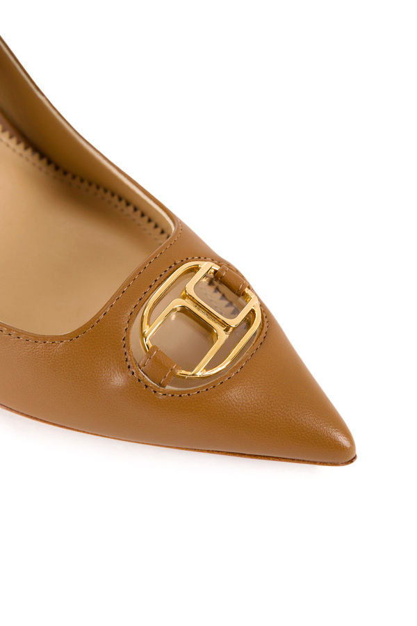 Zapatos de salón con logotipo dorado Elisabetta Franchi - Elisabetta Franchi® Outlet