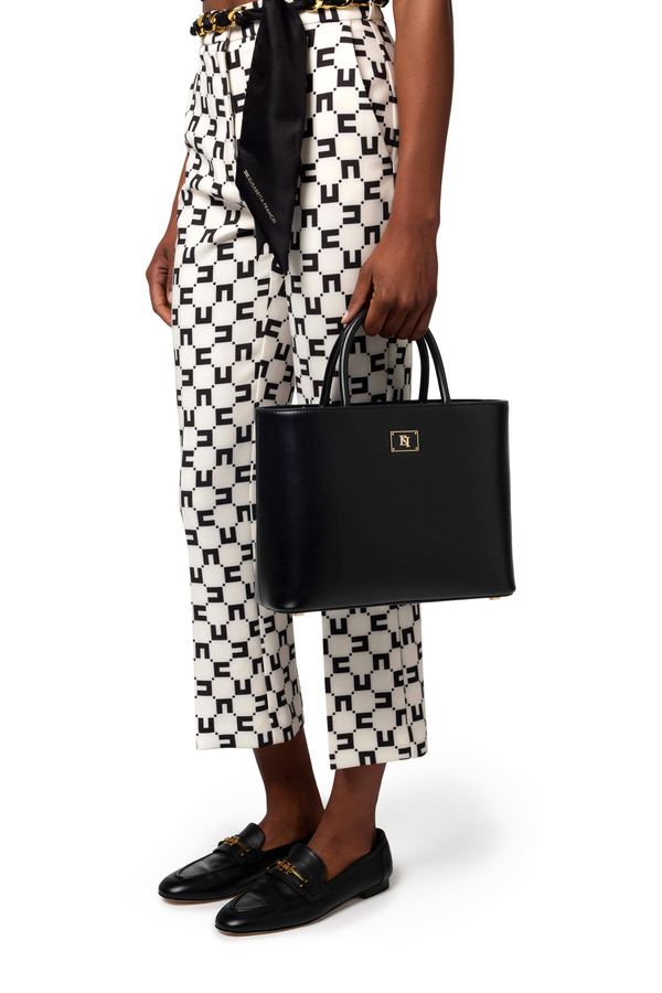 Mittelgroßer Shopper mit emaillierter-Plakette - Elisabetta Franchi® Outlet
