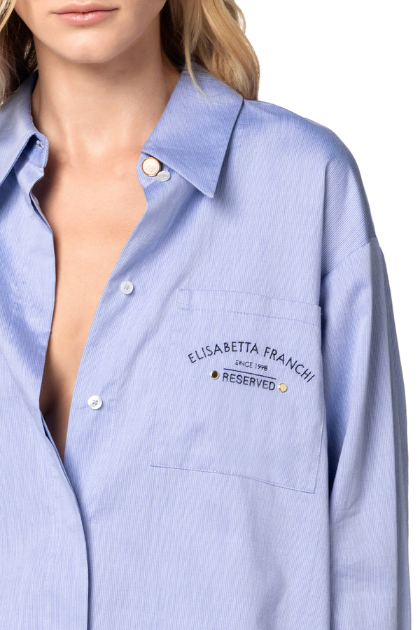 Ausgestellte Hemdbluse aus Baumwoll-Popeline mit Logo-Stickerei - Elisabetta Franchi® Outlet