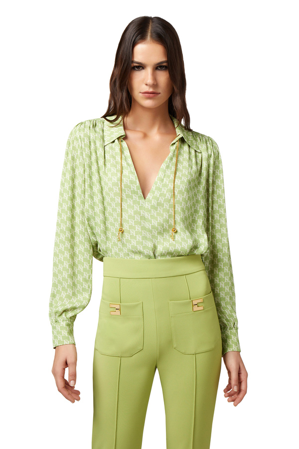 Hemdbluse aus Viskose-Georgette mit Logo-Print und Kragen-Accessoire - Elisabetta Franchi® Outlet