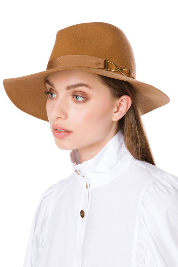 Felt hat with logoed horse bit - Elisabetta Franchi® Outlet