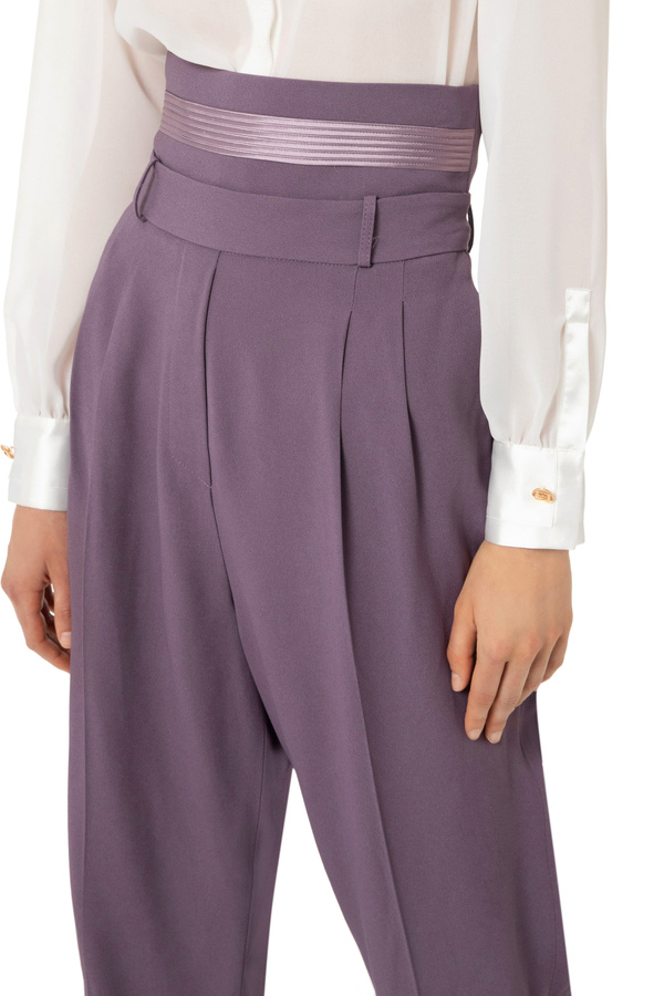 Pantalón recto de crepé con bordes de raso - Elisabetta Franchi® Outlet