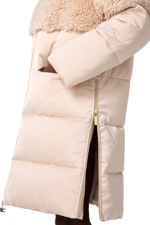 Oversized down jacket in satin voile with faux fur - Elisabetta Franchi® Outlet