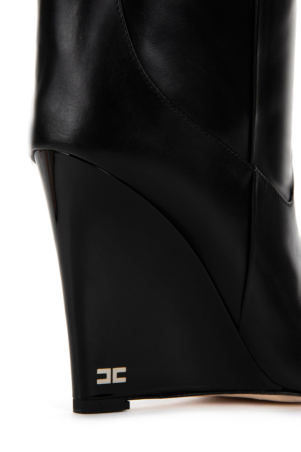 Tube boot with lacquered wedge - Elisabetta Franchi® Outlet