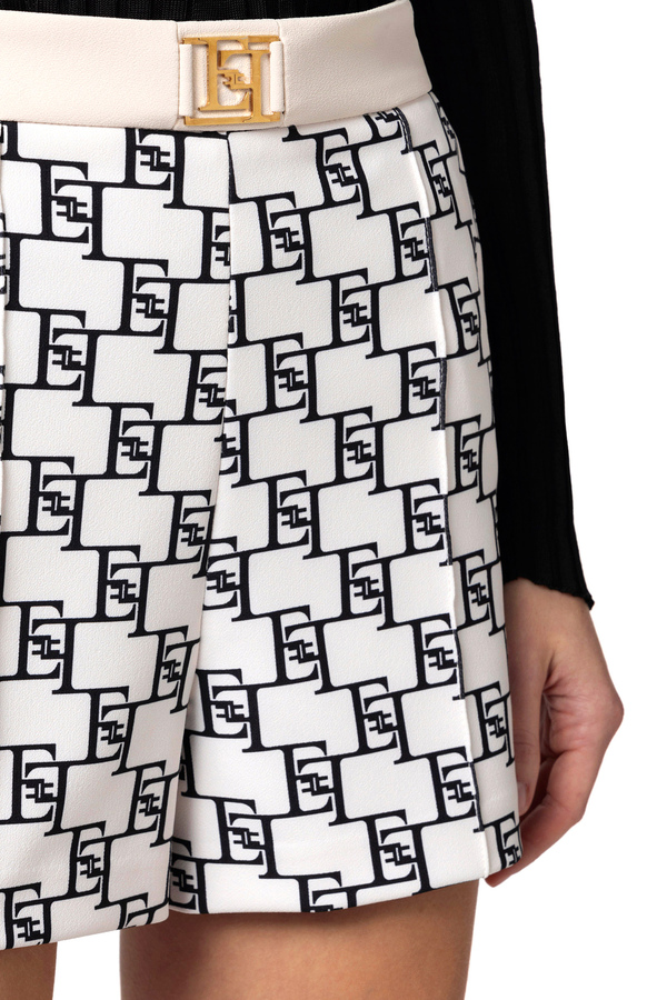Printed crêpe shorts with logo plaque - Elisabetta Franchi® Outlet