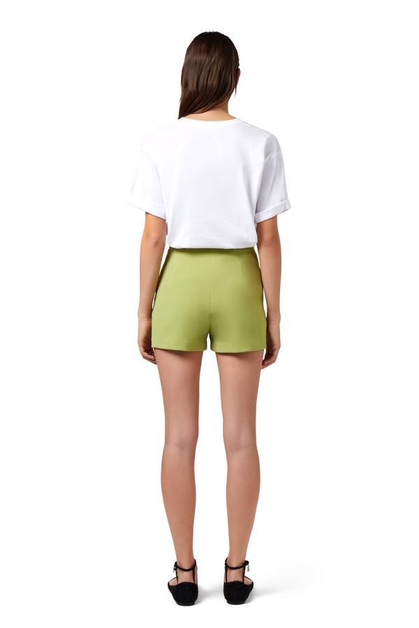 Shorts in crêpe fabric with logo plaque - Elisabetta Franchi® Outlet
