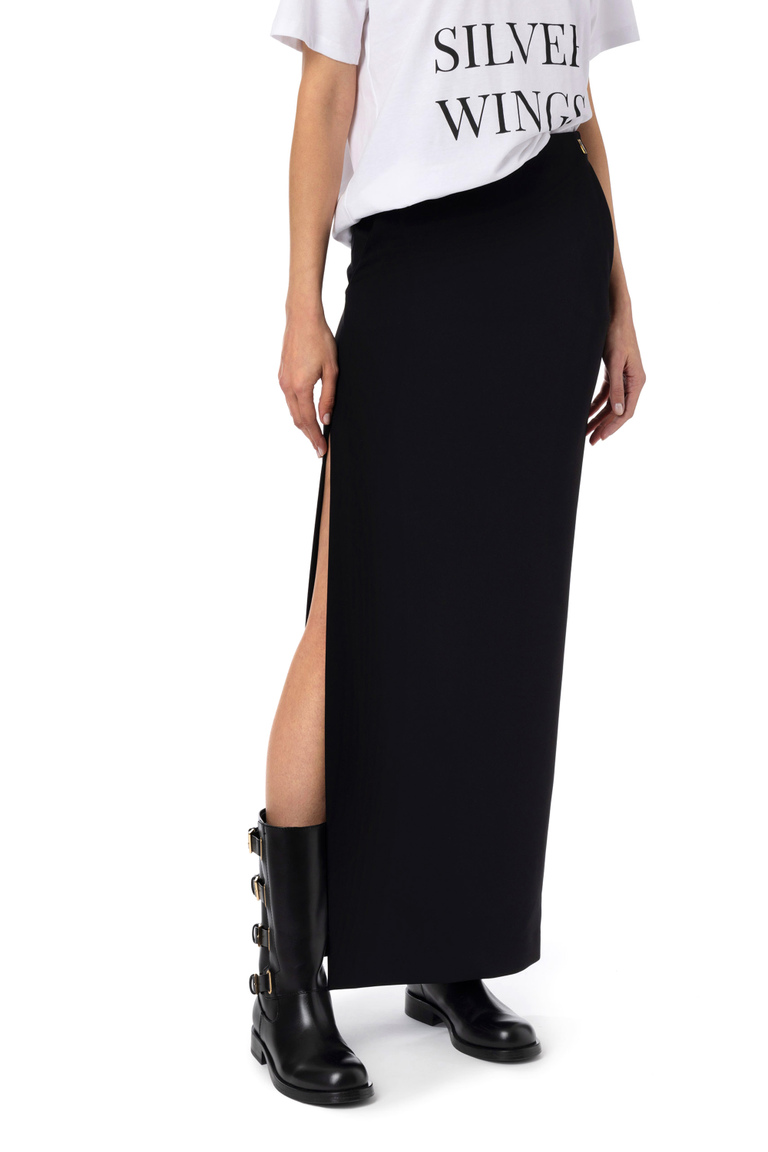 Langer Rock aus leichtem Crêpe mit seitlichem Schlitz. - Maxiröcke | Elisabetta Franchi® Outlet